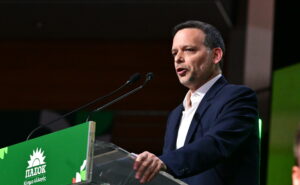 Τα σενάρια για κυβέρνηση ειδικού σκοπού, ο μίνι ανασχηματισμός, το τρίτο… επεισόδιο του Ντίλιαν, το διπλό αφήγημα της ΝΔ και το Βατερλό του Δούκα