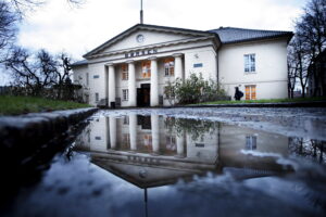 Σταθεροποιούνται οι ναυτιλιακές μετοχές με φόντο το διπλωματικό μαραθώνιο για τα Στενά του Ορμούζ