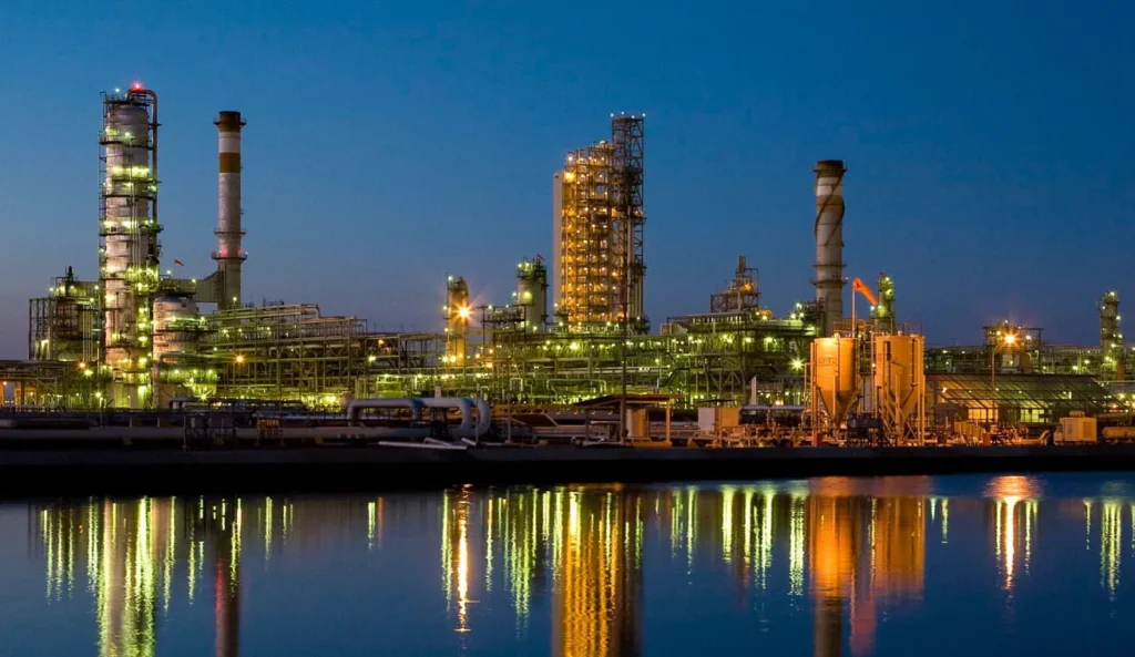 Μείωση ροών σαουδαραβικού πετρελαίου μετά από ιστορική αύξηση