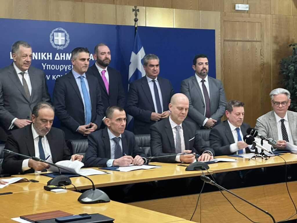 Σύμβαση για νέο σύστημα επικοινωνιών στην αεροναυτιλία, δωρεά πέντε εταιρειών