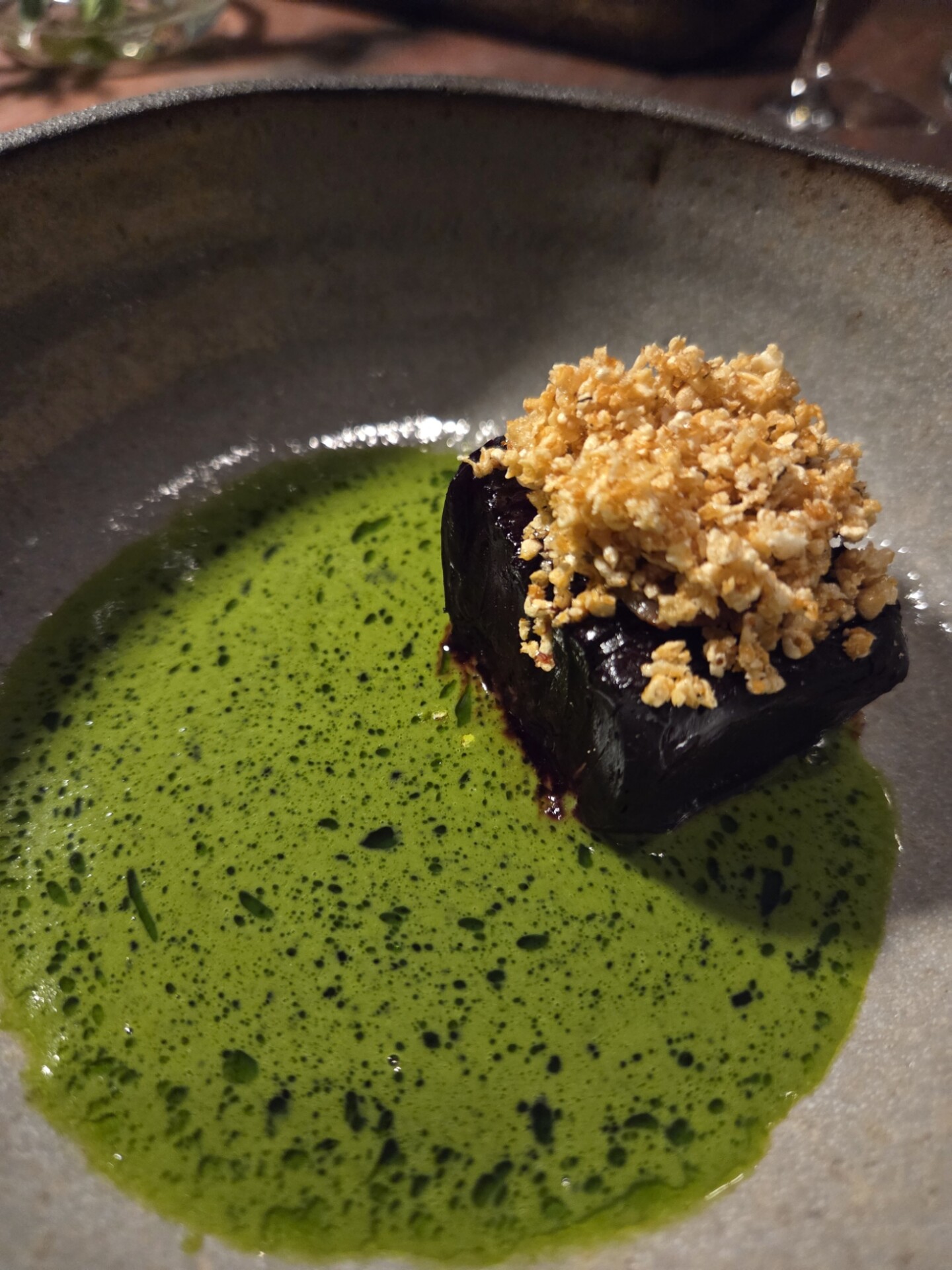 Παντζάρι με χέλι και πούδρα καπνιστού χοιρινού © PowerGame