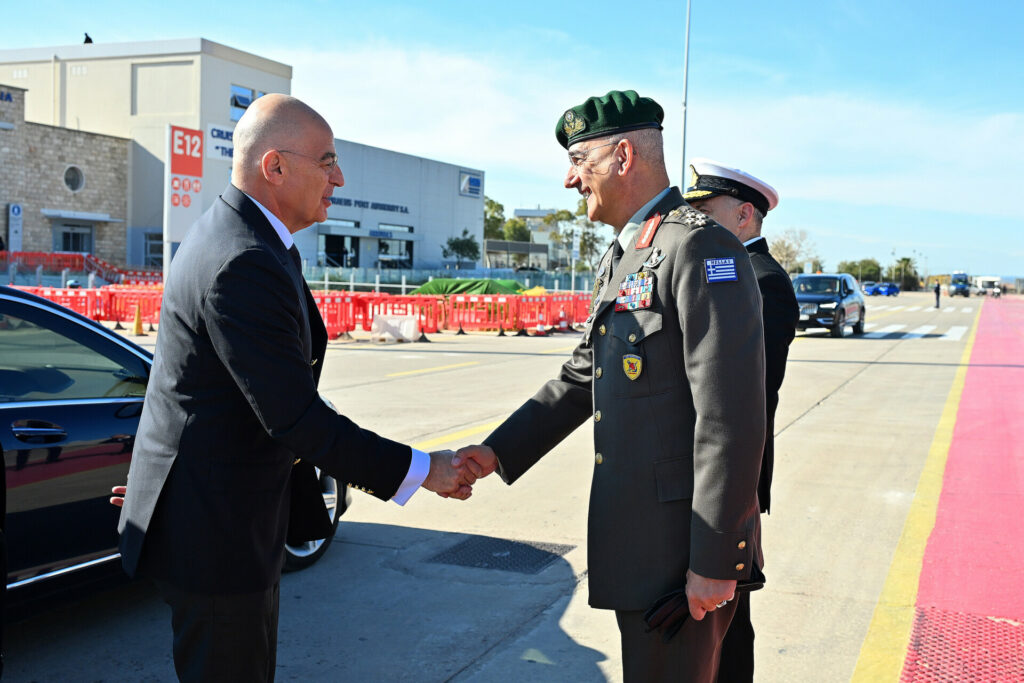 Διμερής συνάντηση Δένδια με την Γαλλίδα ομόλογό του