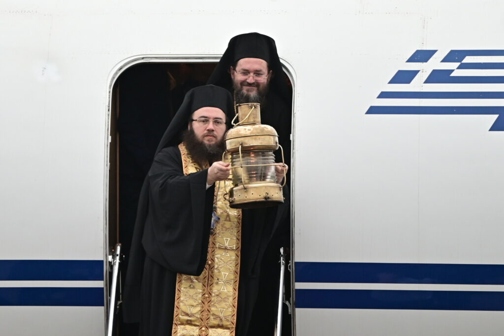 Έφτασε το Άγιο Φως Ελευθέριος Βενιζέλος