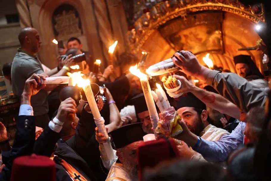 Άγιο Φως: Ειδική αποστολή υπό δρακόντεια μέτρα στα Ιεροσόλυμα, πώς και πότε θα γίνει η μεταφορά