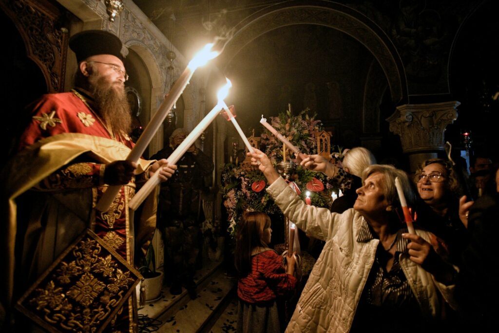 Άγιο Φως: πότε έρχεται στην Ελλάδα