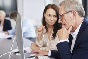 Μεγάλη ανατροπή στην αγορά εργασίας: 50άρης ο ένας στους δύο εργαζόμενους