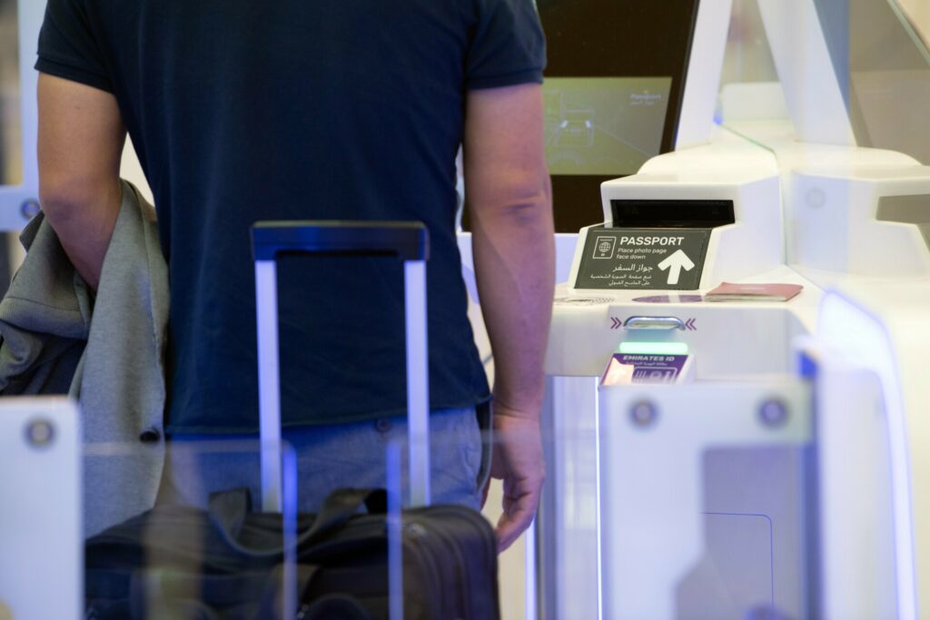 Αεροπορικά ταξίδια: Τι ισχύει από σήμερα στον έλεγχο διαβατηρίων, φόβοι για ουρές και ταλαιπωρία