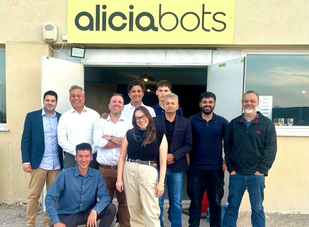 Alicia Bots: Από τη Σιγκαπούρη στήνει στην Αθήνα βάση παραγωγής ρομπότ καθαρισμού πλοίων