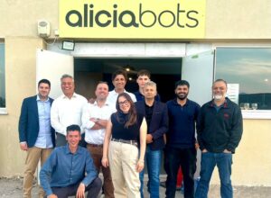 Alicia Bots: Από τη Σιγκαπούρη στήνει στην Αθήνα βάση παραγωγής ρομπότ καθαρισμού πλοίων