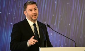 Η “πίεση” Ανδρουλάκη σε Δένδια, οι σκέψεις παραίτησης του Φλωρίδη, οι μετρήσεις του Λιβάνιου, ο υποδιοικητής Πατέλης, το νέο σπίτι στην Τήνο, ο λογιστής της INTELLEXA και το Δημόσιο