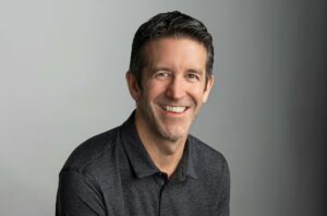 Αλλαγή σελίδας στην Apple: Ποιος είναι ο Τζον Τέρνους που διαδέχεται τον Τιμ Κουκ