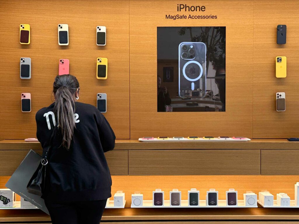 Πάνω από μισό δισ. ευρώ δώσαμε για προϊόντα Apple το 2025, οι αστερίσκοι του 2026