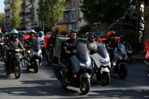 Στα σκαριά νέο καθεστώς για τους εργαζόμενους στις πλατφόρμες, όπως Wolt και efood