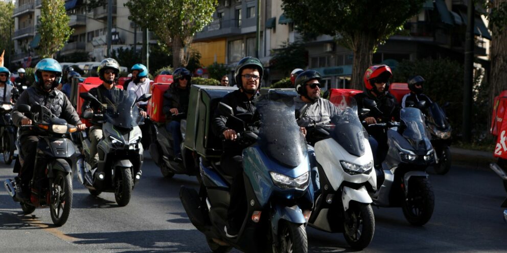 Στα σκαριά νέο καθεστώς για τους εργαζόμενους στις πλατφόρμες, όπως Wolt και efood