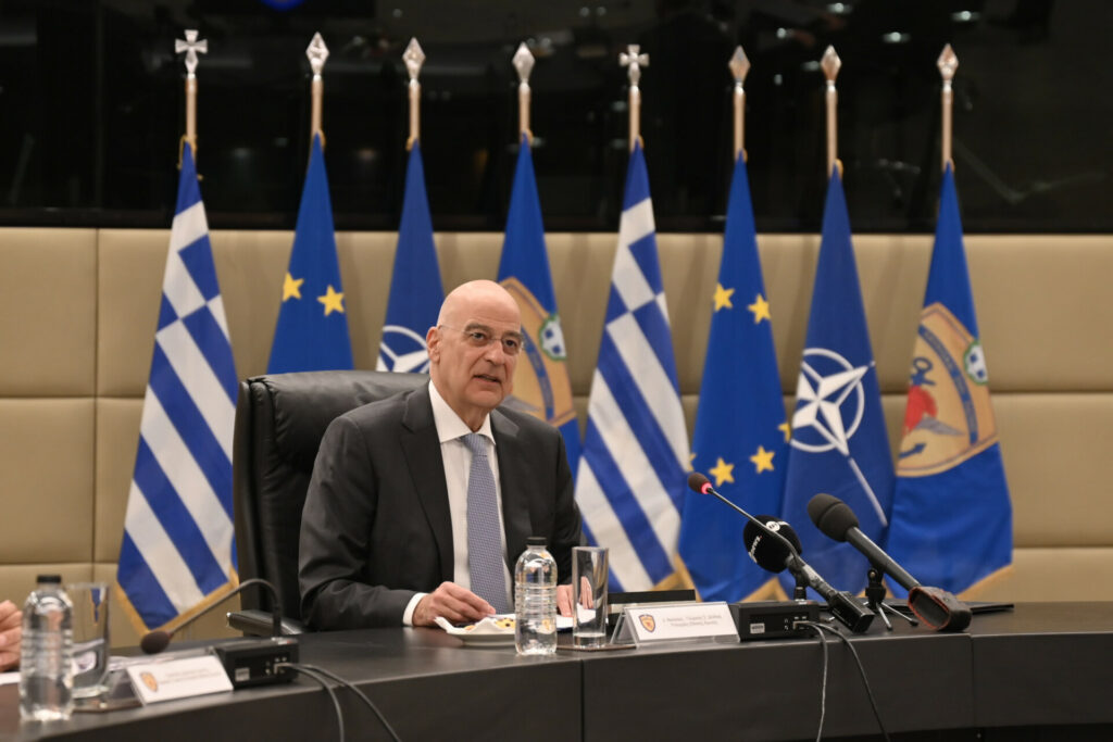 Δένδιας: Ετήσιο όφελος 17,2 εκατ. ευρώ από την ενεργειακή αναβάθμιση 40 στρατιωτικών μονάδων