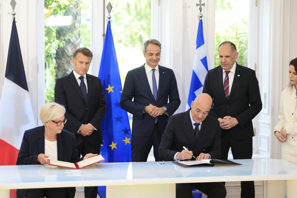 Δένδιας και Βοτρέν υπέγραψαν ανανέωση της συμφωνίας για τη “Στρατηγική Εταιρική Σχέση” Ελλάδας – Γαλλίας