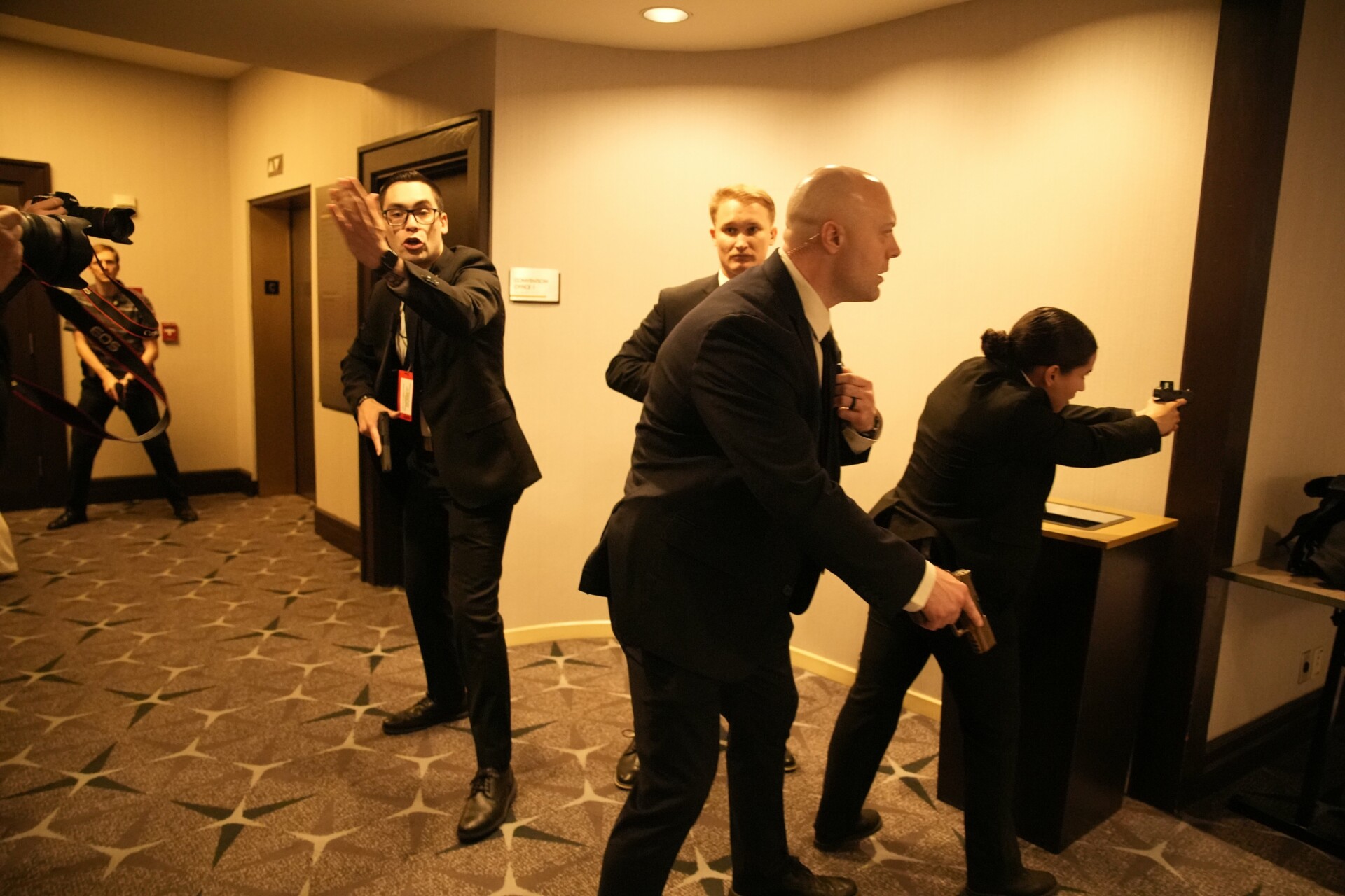 Πυροβολισμοί στο δείπνο των ανταποκριτών στην Ουάσιγκτον, ©EPA/Yuri Gripas / POOL