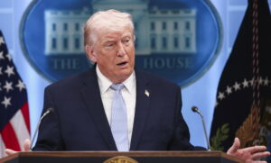 Η επίσκεψη Τραμπ στην Αθήνα, το πάνελ των εξωκοινοβουλευτικών, το παιχνίδι του Βενιζέλου, το mail για την 717, η ανάρτηση Τσίπρα και ο διαπλεκόμενος 