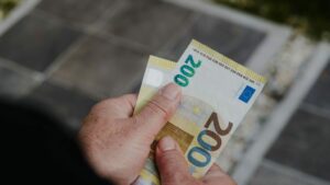 Έκτακτο επίδομα παιδιού 150 ευρώ: Ποιοι το παίρνουν και πότε – Το λάθος που πρέπει να προσέξετε