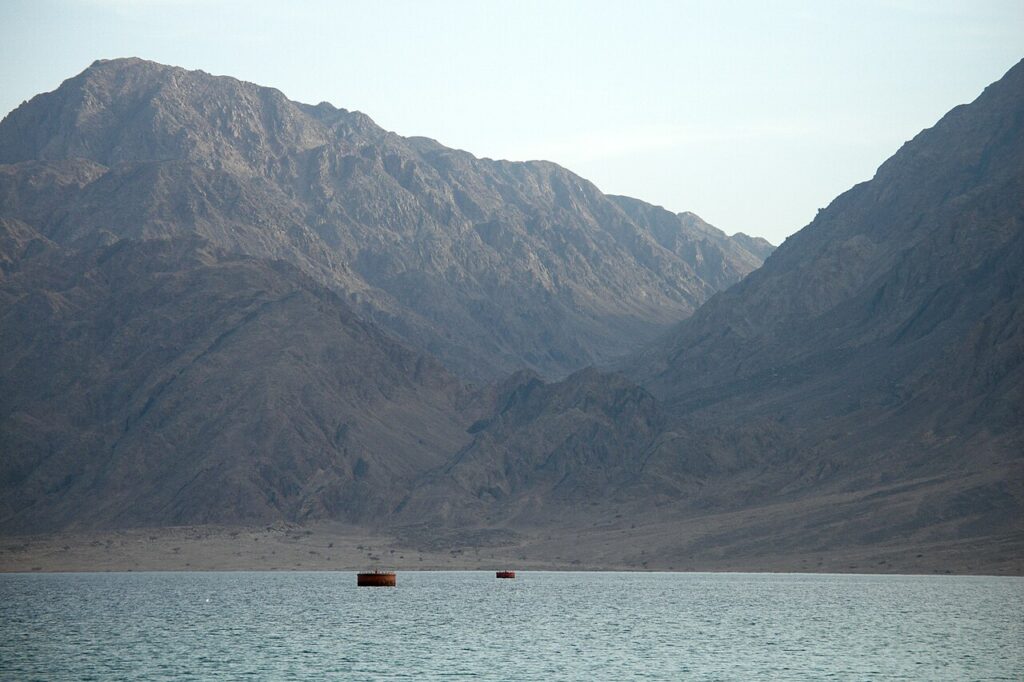 Το Ιράν απειλεί να αποκλείσει την Ερυθρά Θάλασσα