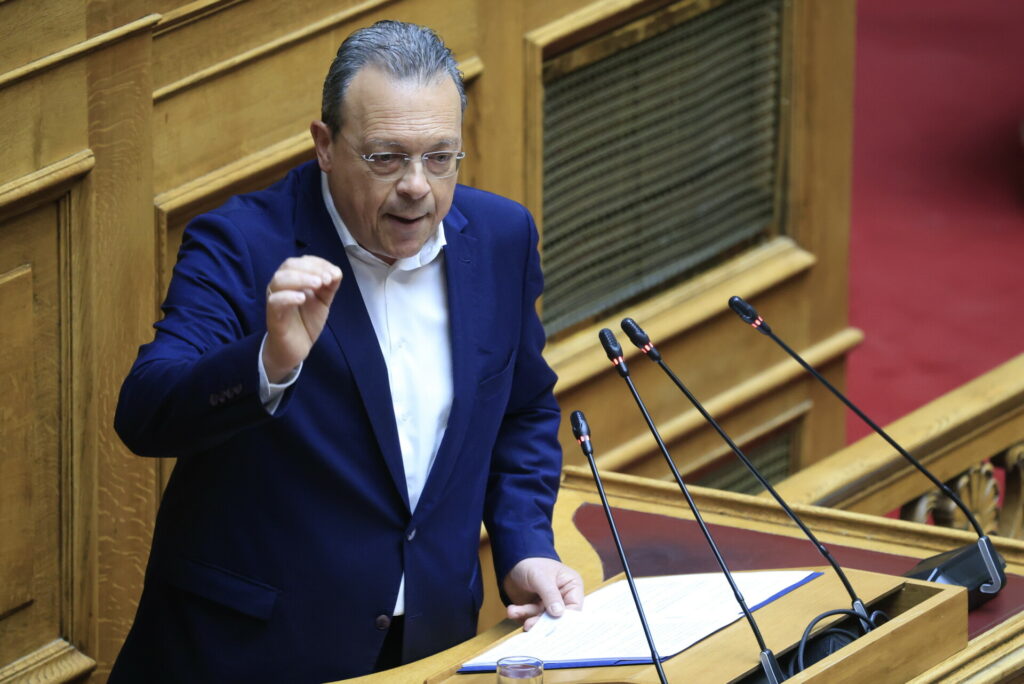 Φάμελλος: Διεφθαρμένη η κυβέρνηση, καλύπτει τους απατεώνες και τους κλέφτες