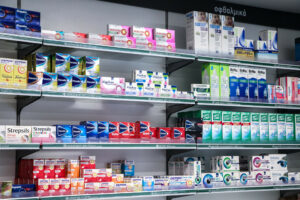 Ποιοι μεγάλοι παίκτες αγοράζουν τα φαρμακεία