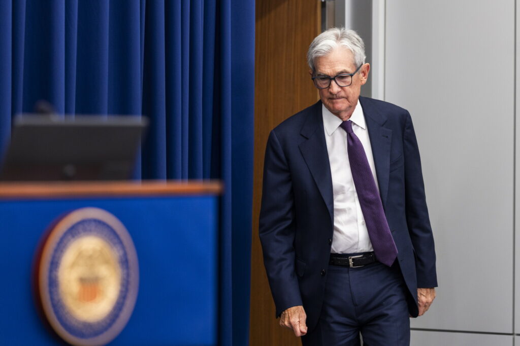 Πάουελ: Θα παραμείνω ως διοικητής της Fed μετά τη λήξη της θητείας μου – Οι πολιτικές επιθέσεις θέτουν σε κίνδυνο τη νομισματική πολιτική