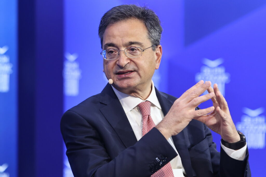 Η Eurobank που μπαίνει στο “πάρτι” των μερισμάτων, το “επιστημονικό” χτύπημα στην αγορά εμφιαλωμένου νερού και τι σχεδιάζει το Ιατρικό Αθηνών στο Ελληνικό