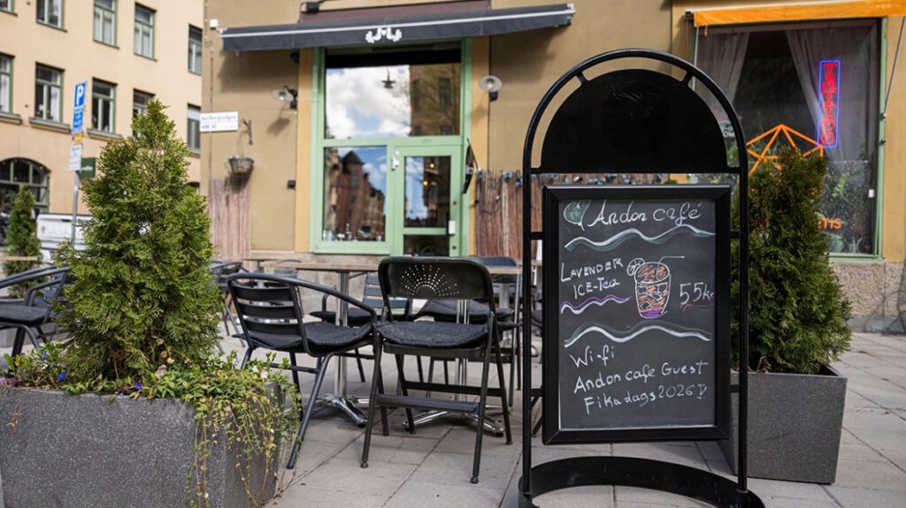 Το καφέ που λειτουργεί με μάνατζερ Τεχνητής Νοημοσύνης