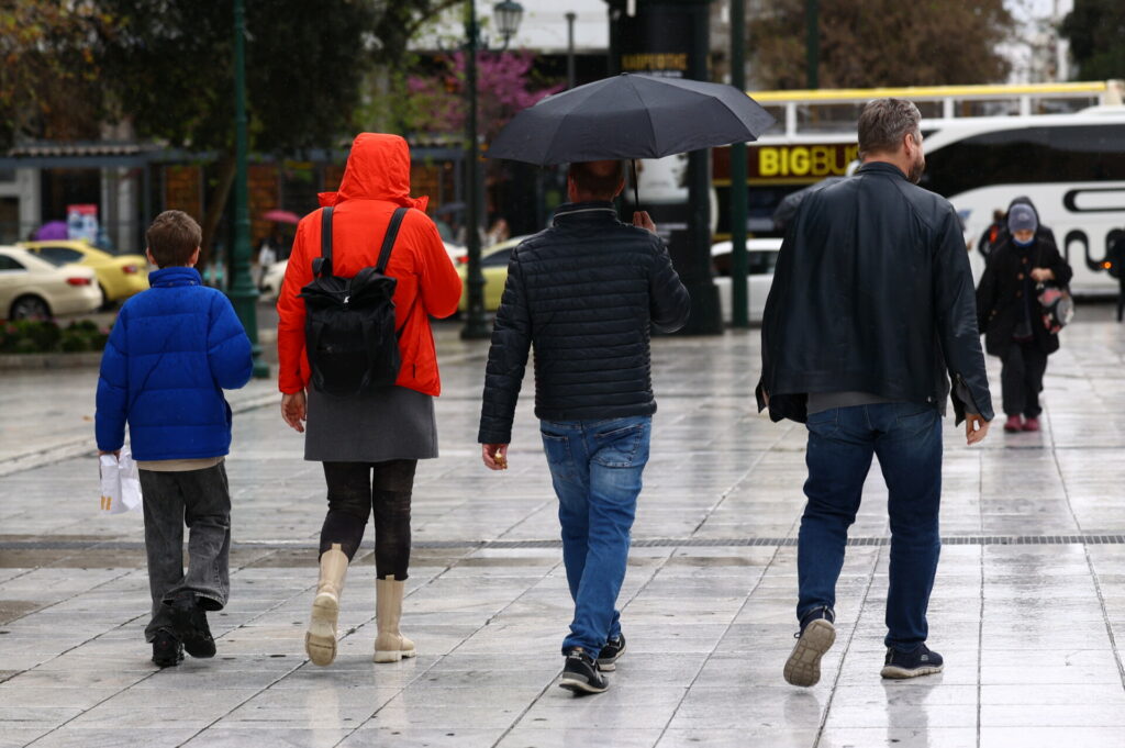 Καιρός: Πτώση θερμοκρασίας από τη Μεγάλη Πέμπτη, βροχές το Πάσχα