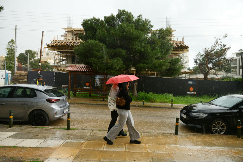 Κακοκαιρία Erminio: Σε κόκκινο συναγερμό η Αττική, πού θα χιονίσει