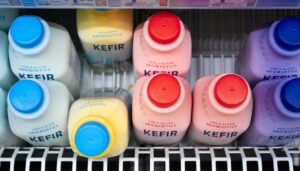 Από τον Καύκασο στα σούπερ μάρκετ: Το κεφίρ νέο “Ελντοράντο” της ελληνικής βιομηχανίας τροφίμων