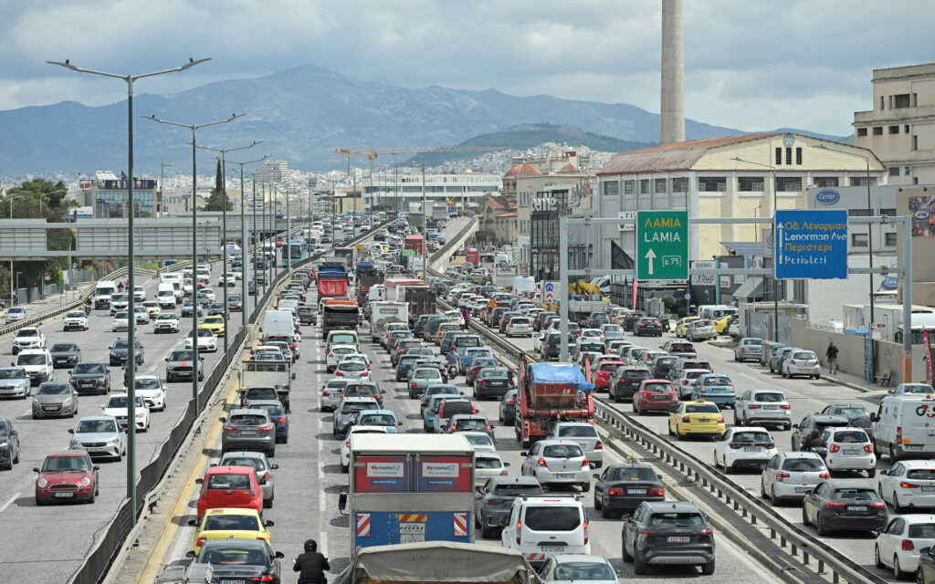 Αττική: Παγωμένα έργα και χρηματοδοτικά αδιέξοδα για το κυκλοφοριακό