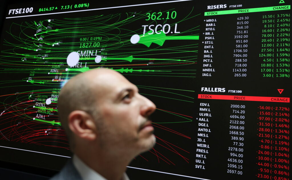 Στο κόκκινο οι αγορές, άλμα στο πετρέλαιο μετά την απόφαση Τραμπ για αποκλεισμό του Ορμούζ