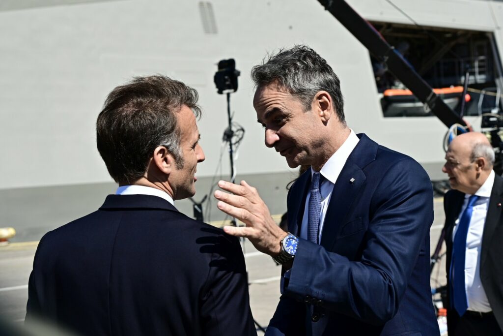 Μητσοτάκης – Μακρόν: Συνάντηση των δύο ηγετών στο Μαξίμου