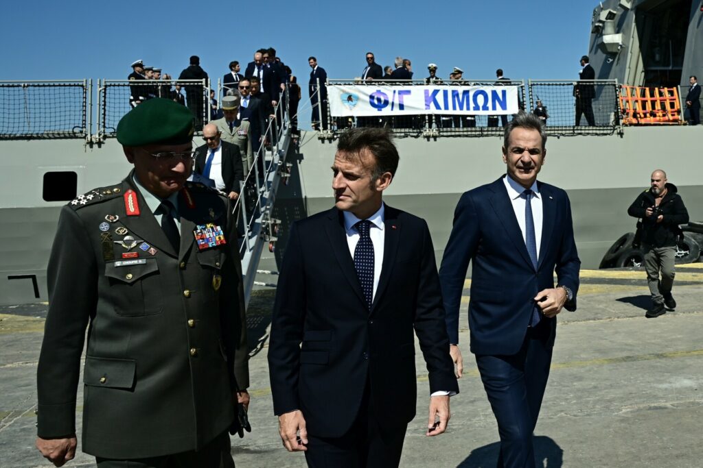 Επίσκεψη του Πρωθυπουργού Κυριάκου Μητσοτάκη και του Προέδρου της Γαλλίας Emmanuel Macron στην φρεγάτα "ΚΙΜΩΝ" Σάββατο 25 Απριλίου 2026. ©ΜΙΧΑΛΗΣ ΚΑΡΑΓΙΑΝΝΗΣ/EUROKINISSI