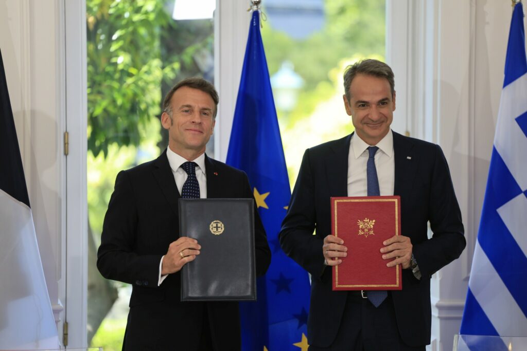 Συνάντηση του πρωθυπουργού Κυριάκου Μητσοτάκη με τον πρόεδρο της Γαλλίας Emmanuel Macron, στο Μέγαρο Μαξίμου, Σάββατο 25 Απριλίου 2026. ©ΓΙΩΡΓΟΣ ΚΟΝΤΑΡΙΝΗΣ/EUROKINISSI