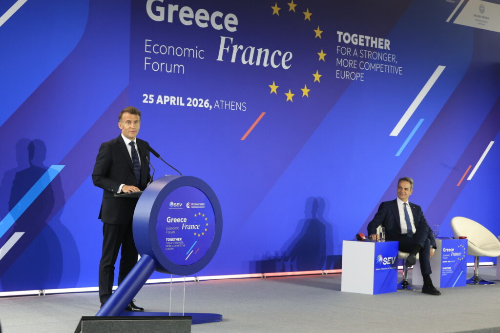 Μακρόν προς Μητσοτάκη: Μοντέλο οικονομικής προόδου η Ελλάδα – Η Γαλλία θα επενδύσει περισσότερα