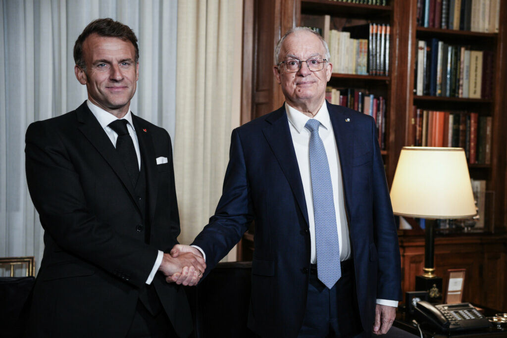 Στο Προεδρικό Μέγαρο Εμανουέλ και Μπριζίτ Μακρόν για το επίσημο δείπνο