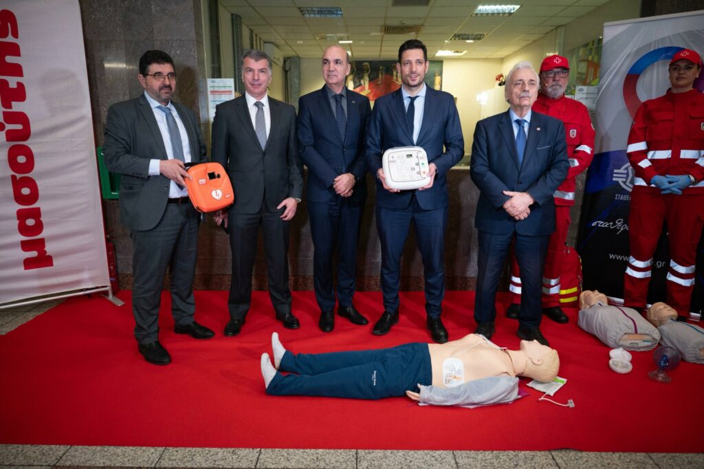 ΣΤΑΣΥ: Το Μετρό της Αθήνας εξοπλίζεται με απινιδωτές