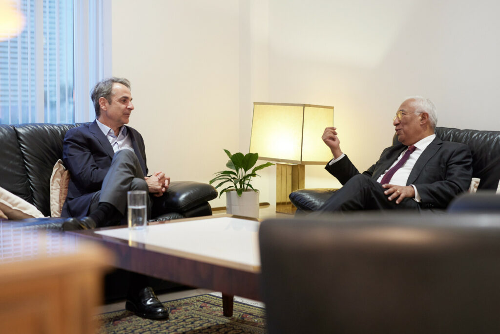 Συνάντηση Μητσοτάκη – Α. Κόστα: Ανάγκη διπλωματικής λύσης για ελεύθερη ναυσιπλοΐα στα Στενά του Ορμούζ