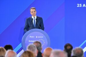 Μητσοτάκης: Bonjour! μετά την επίσκεψη Μακρόν – “Δεν θα περάσουμε τον λογαριασμό στις επόμενες γενιές”