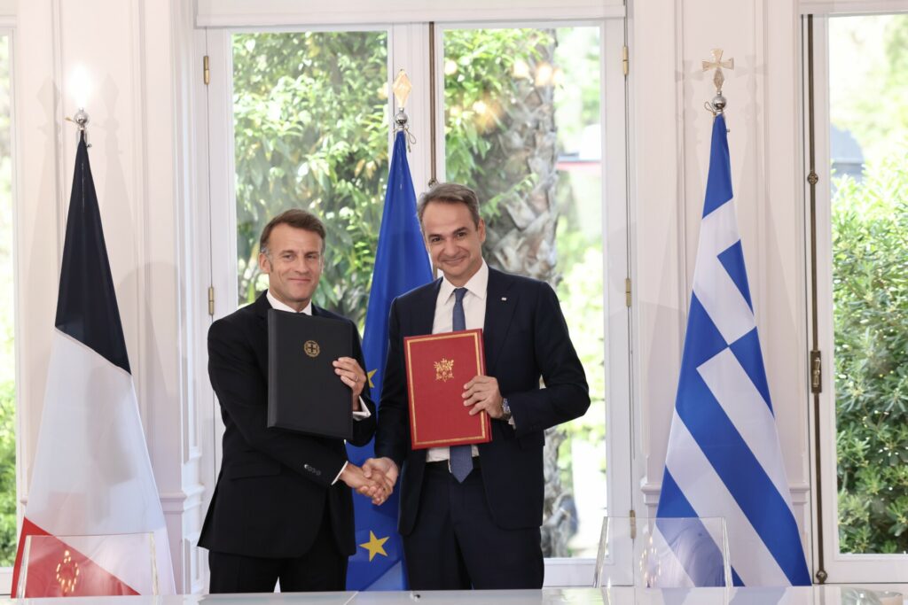 Μητσοτάκης – Μακρόν: 9 συμφωνίες που ενισχύουν τη στρατηγική σχέση Ελλάδας – Γαλλίας σε άμυνα, ασφάλεια και οικονομία