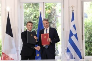 Μητσοτάκης – Μακρόν: 9 συμφωνίες που ενισχύουν τη στρατηγική μας σχέση – “Μπετόν αρμέ οι δεσμεύσεις αμοιβαίας συνδρομής“