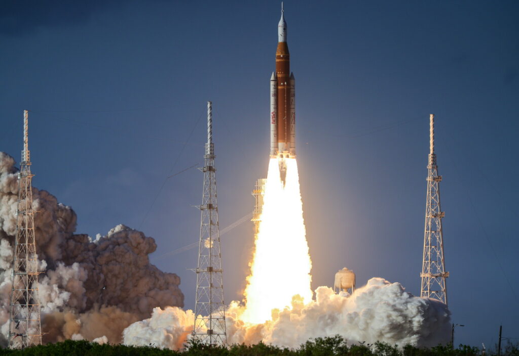 Artemis II: Ξεκίνησε το ιστορικό ταξίδι για τη Σελήνη, ο στόχος της NASA