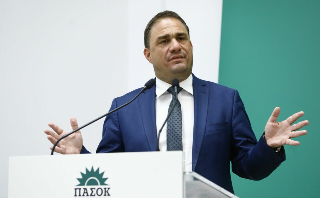 ΠΑΣΟΚ: Εκλογές η μόνη λύση, ο ανασχηματισμός δεν σώζει την κυβέρνηση
