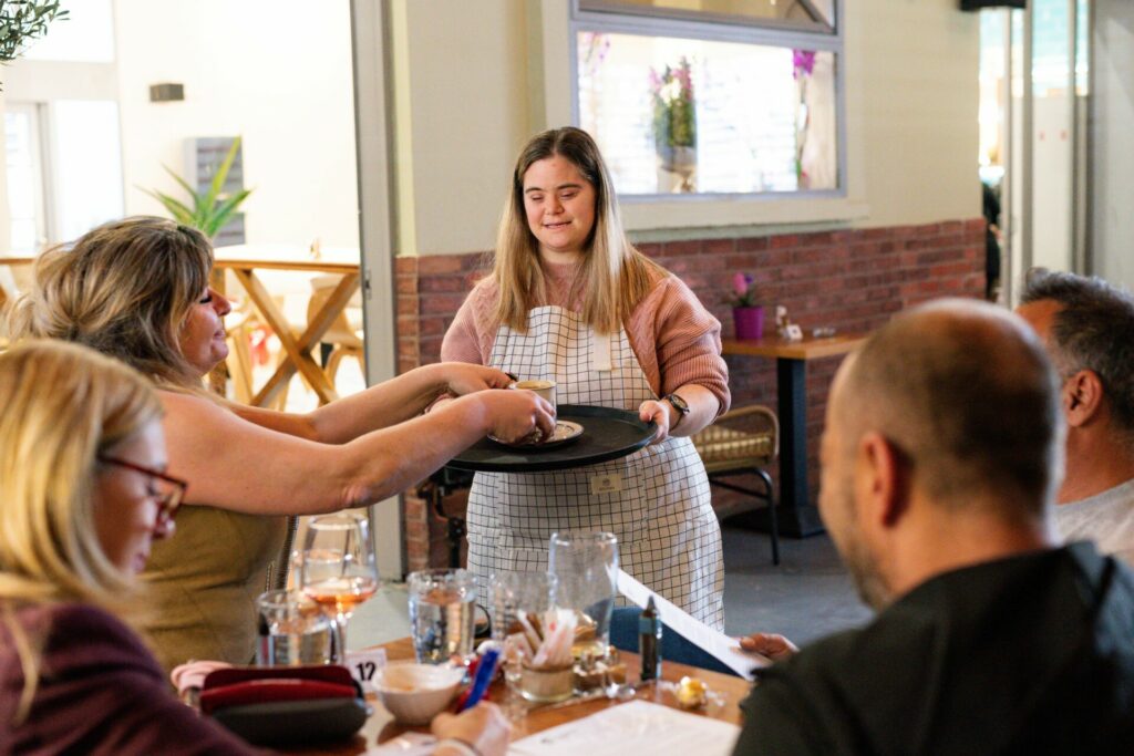 Helleniq Energy: Μεγάλος Χορηγός στο πρώτο κοινωνικό καφενείο της Ελευσίνας