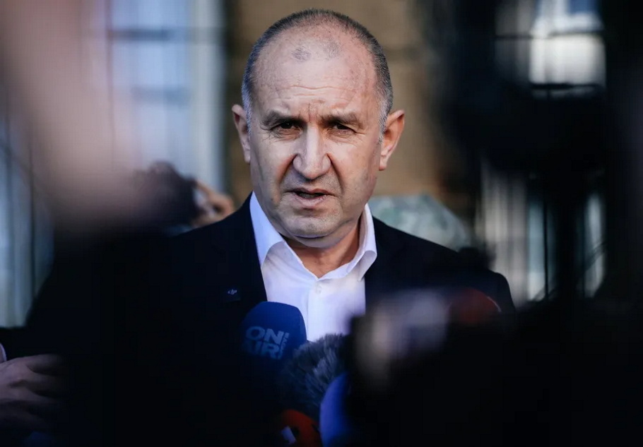 Εκλογές στη Βουλγαρία: Πρώτος ο Ράντεφ με 37,5%, σύμφωνα με τα exit polls