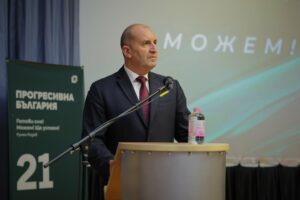 Ρούμεν Ράντεφ: Ο πρώην πιλότος μαχητικού που ανατρέπει το πολιτικό σκηνικό της Βουλγαρίας