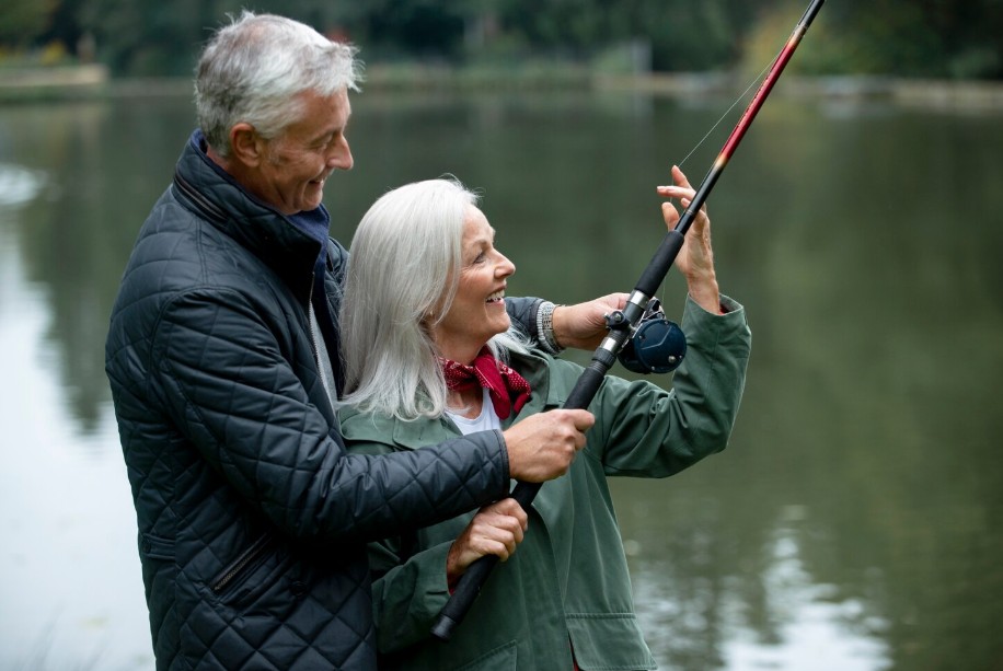 Γιατί όσοι παίρνουν σύνταξη τους απασχολούν απλά πράγματα όπως η κηπουρική και το ψάρεμα – Τι λένε οι ψυχολόγοι